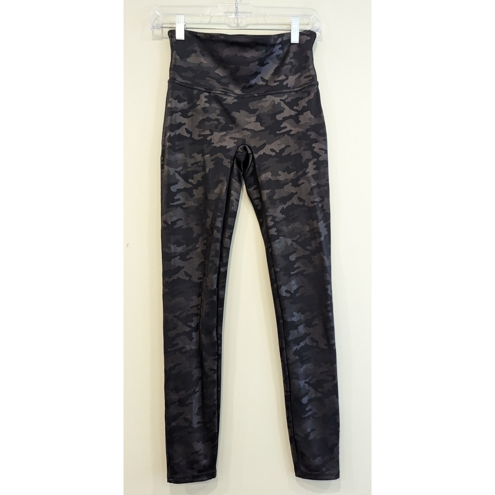 Spanx Faux Leather Camo Matte Black Leggings Size Medium